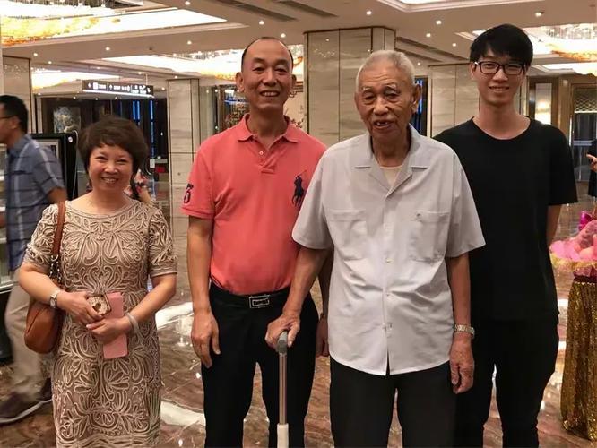 雨落初秋客云天风吹五湖朋满轩人生六顺百味甘花甲之年又一春人生彩霞